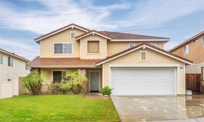 Santa Clarita Apartment | 4 Bedroom Single family 447551 by Houzlet