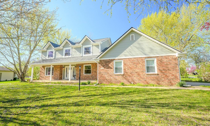 Westfield House | 4 bedroom, sleeps 12, close to Grand Park.