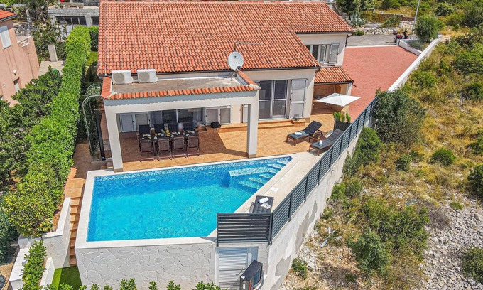 Brodarica House | 4 bedroom stunning home in Brodarica