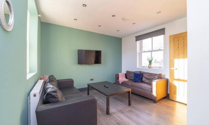 Kemptown Apartment | 4 Bedroom town house 5mins walk to seafront SLEEP 16