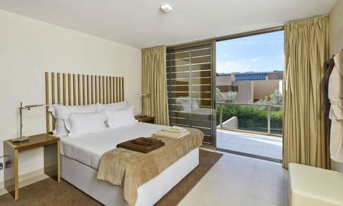 Salgados Villa | 4 Bedroom Villa with Private Pool Salgados Beach/Lagoon