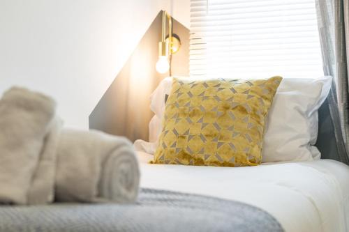 Margam Apartment | 4 Bedrooms, Centre of town, Smart TV in every room