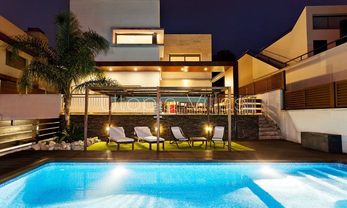 Sant Pere de Ribes Villa | 4 bedrooms full equiped villa up to 10 people 5mn from Sitges, Barcelona