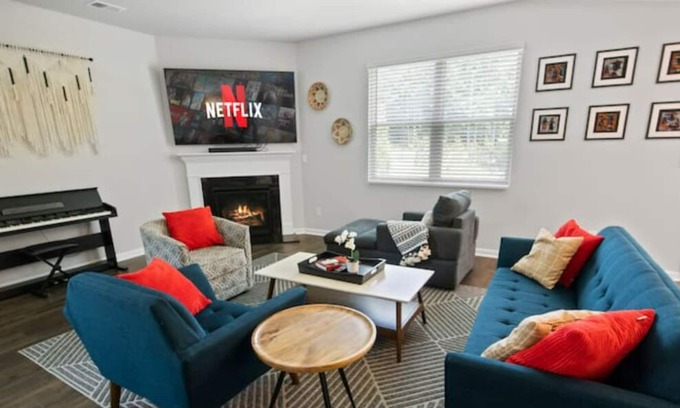 Lithonia House | 4 bedrooms house w/ TV, Wifi, dedicated workspace