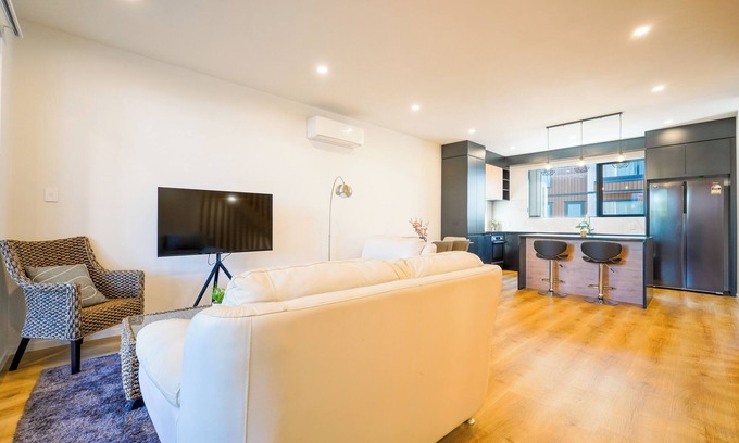 Bayswater House | 4 Bedrooms Modern Coastal Retreat Near Devonport