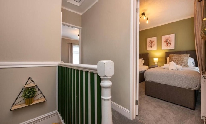 Abercynon House | 4 Bedrooms Sizeable for Contractors/Families