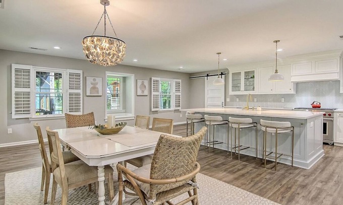 Isle of Palms House | 4 BR Beach House, Chef's Kitchen, Pet Friendly, 3 Minute Walk to Beach
