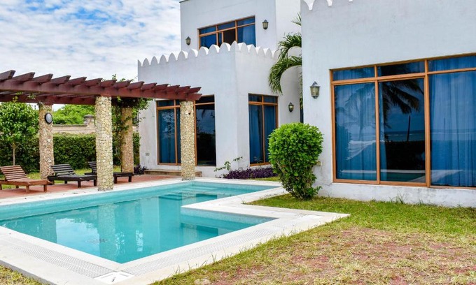 Mtwapa Apartment | 4 Br BEACH VILLA - SULTAN PALACE BEACH RESORT