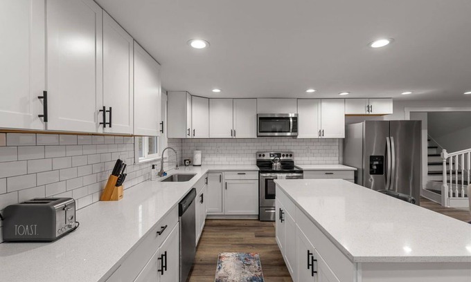 Gallatin House | 4-BR Cozy Ranch Style Home - 3 min to Gallatin Marina