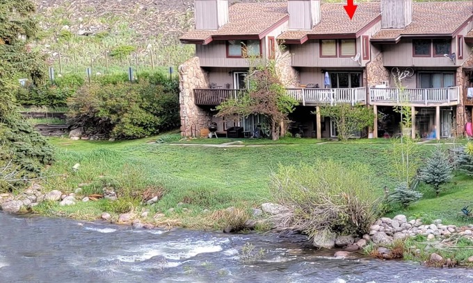 Vail Condo | 4-BR - Steps from Free Bus Stop - Great Value! Pet Friendly + Deck w/Grill On Gore Creek