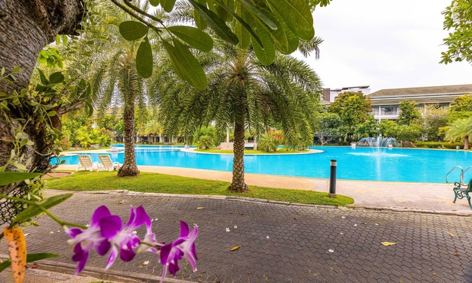 Khao Takiab House | 4 BR Townhouse in Great Location BSS