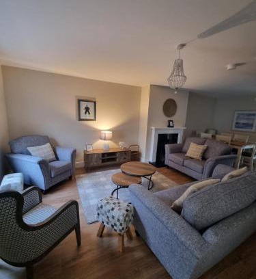 Tullycreevy House | 4 Castle Court