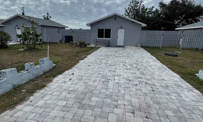 Warm Mineral Springs Cottage | #4 Charming cottage across of warm mineral springs great for 2 person