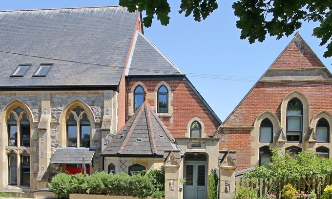 Totland Bay Cottage | 4 CHURCH HOUSE, family friendly, with a garden in Totland Bay