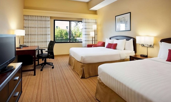 Las Vegas Hotel | 4 Comfortable Units! Pet-Friendly Property, Onsite Parking, Outdoor Pool