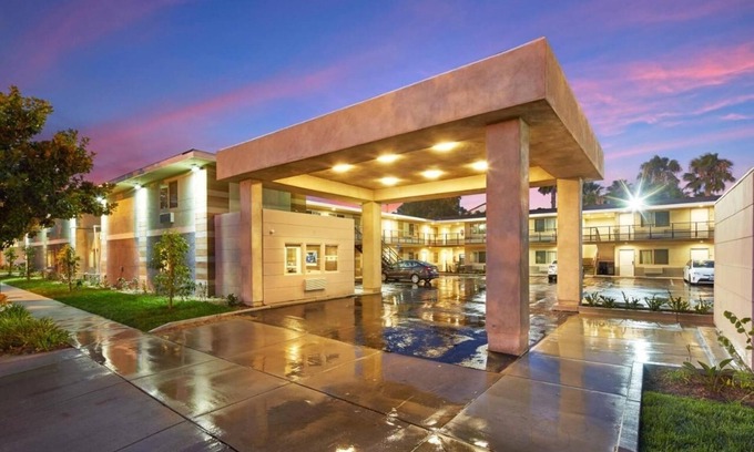 Anaheim Resort Hotel | 4 Comfortable Units – Pool, Parking & Minutes to Disneyland & Attractions!