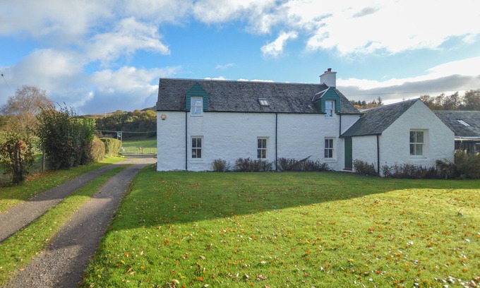 Benderloch Cottage | 4* Cottage on a traditional Scottish farm with Highland Cows on your doorstep