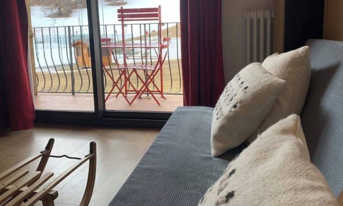 Peone Apartment | 4 Couchages sur les Pistes : Jardin/parking/casier