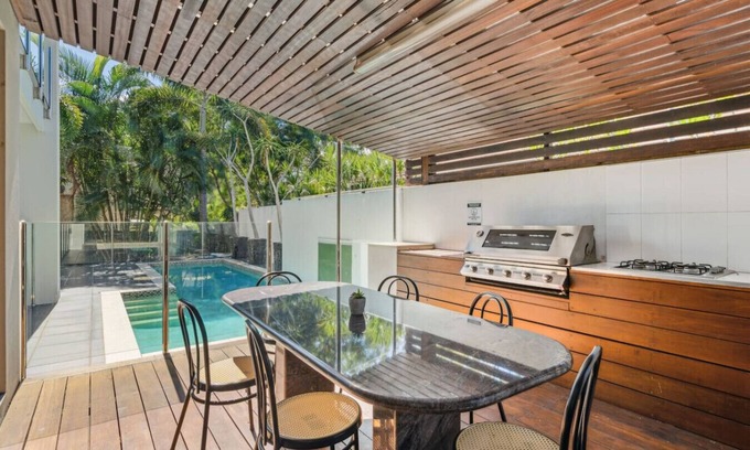 Calamvale House | 4 Ensuites|Patio Pool BBQ Billiards Media Room