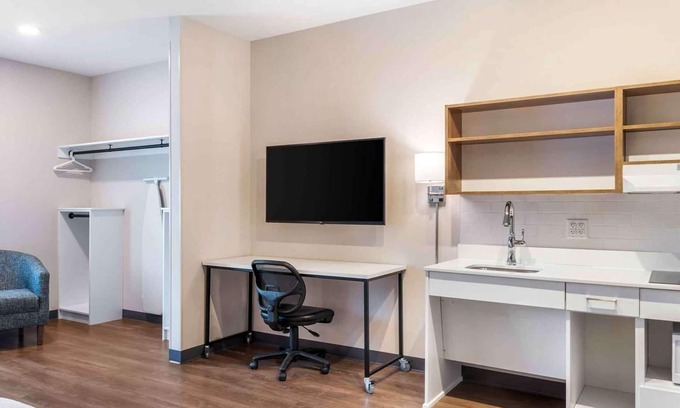 Trailer Estates Hotel | 4 Extended Stay Units | Bradenton Location | Near Downtown