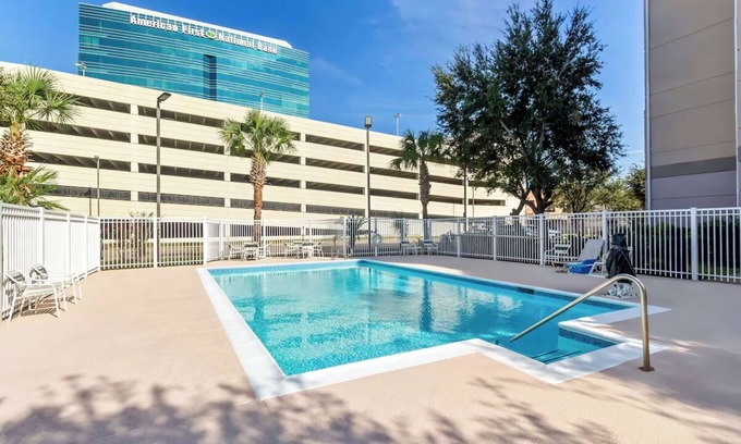 Chinatown Hotel | 4 Family-Friendly Units with Outdoor Pool, Free Breakfast and Near CityCentre