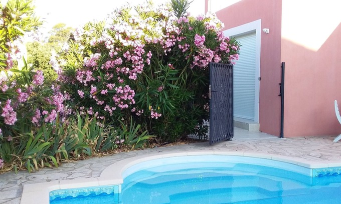 Carces House | 4* gîte, air-conditioned, sleeps 2 to 4.