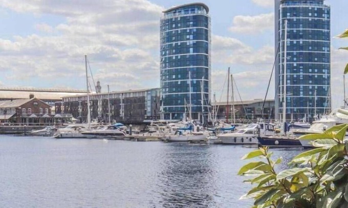 Chatham Apartment | 4 Guests - Marina Point East Escape in Kent
