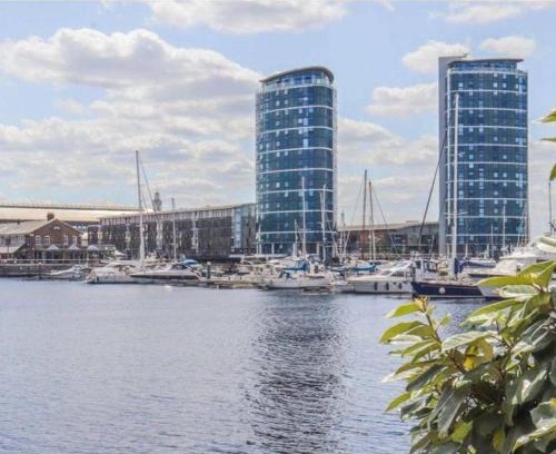 Chatham Apartment | 4 Guests - Marina Point East Escape in Kent