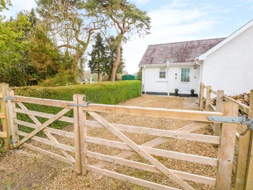Kilgetty House | 4 Hanbury Lodge
