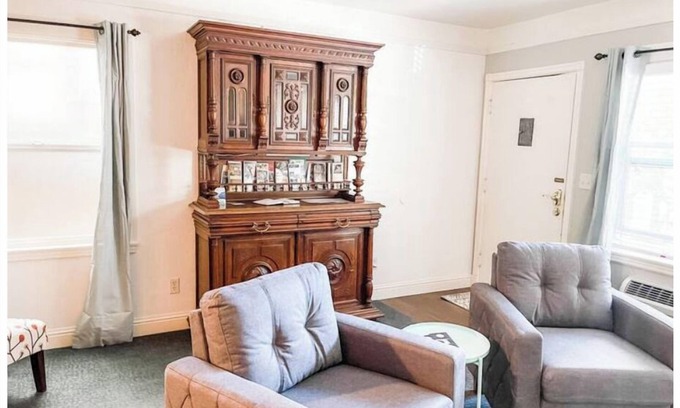 Mariposa Apartment | #4 Historic Downtown Apartment w/kitchennn