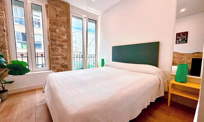 En Corts Apartment | 4 independent loft with shared swimming pool in the center of Valencia