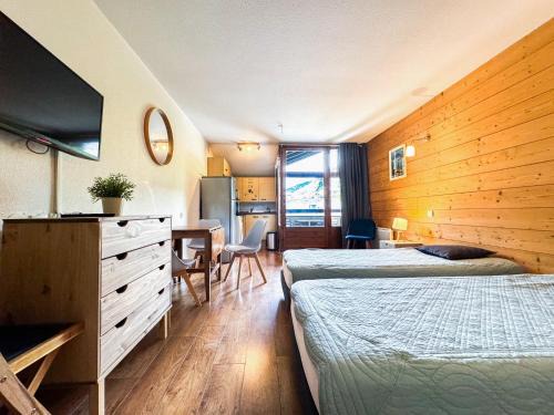 Brides-les-Bains Apartment | 4- Joli studio Brides-les-Bains avec vue montagne