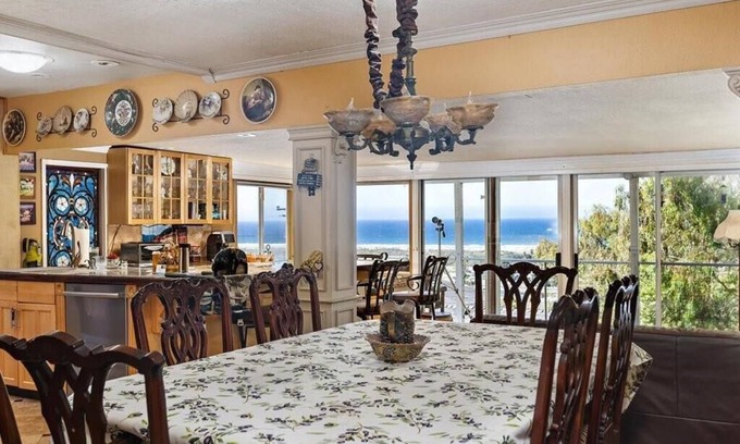 Morro Bay Cottage | 4 King Bedrooms, 2.5 Baths, Ocean View, Hot Tub, Outdoor Space, Solar Powered.