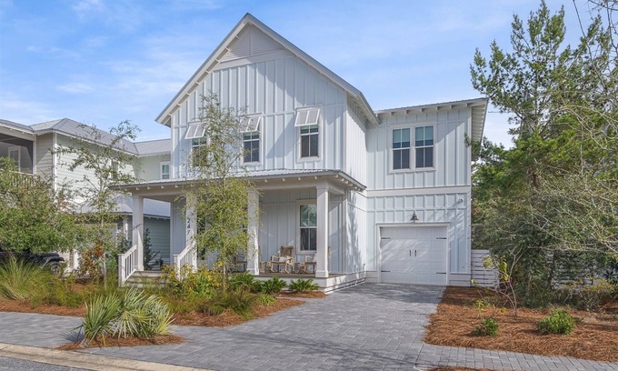 Lakeside at Blue Mountain Beach House | 4 KING En-suites + Media/bunk room, 4 Bikes and beach chairs, Golf Cart Option `Seaglass`