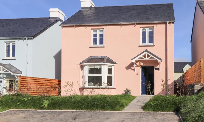 Newport House | 4 Llain yr Eglwys