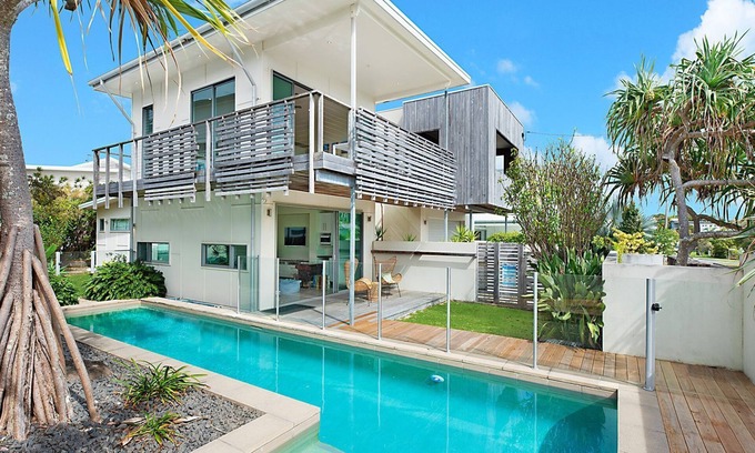 Dicky Beach House | 4 Mackay Street Dicky Beach