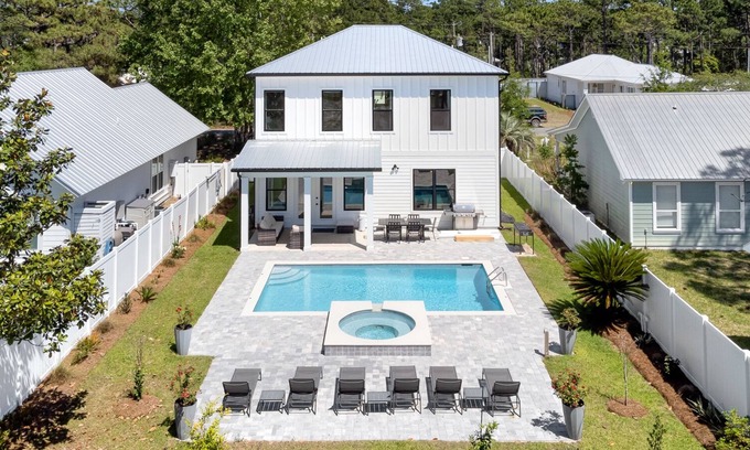 San Juan House | 4 Master Bedrooms - Large Private Pool With Spillover Spa