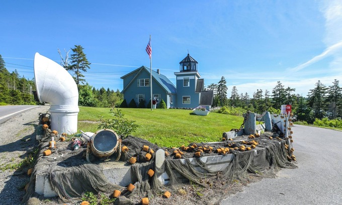 Bernard House | 4 Mi to Acadia Trails: Coastal Maine Home w/Deck