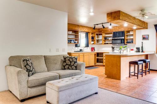 Keaau Apartment | 4 Mi to Beach Keaau Retreat with Relaxing Porch!