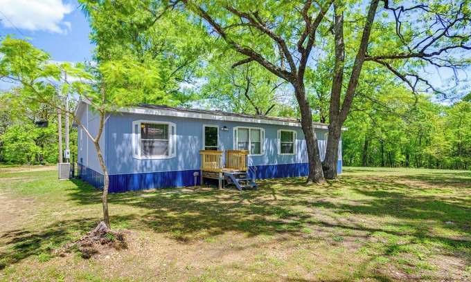 Lebanon Cottage | 4 Mi to Bennett Spring SP: Dog-friendly Home!