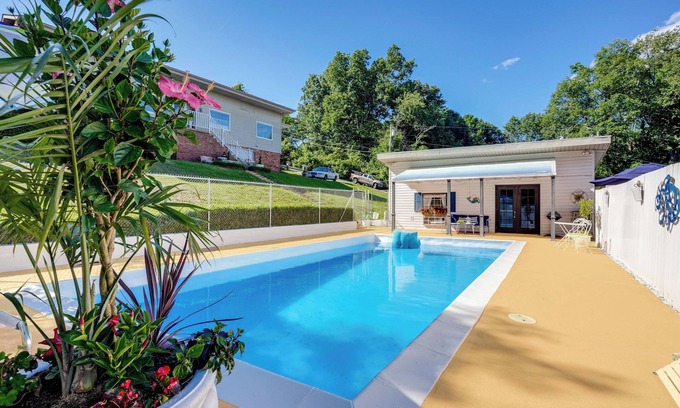 Chattanooga Apartment | 4 Mi to Downtown Chattanooga: Studio w/Hot Tub