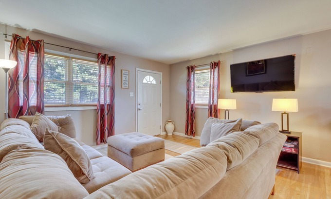 Portsmouth House | 4 Mi to Dtwn: Home w/Fenced Yard in Portsmouth!