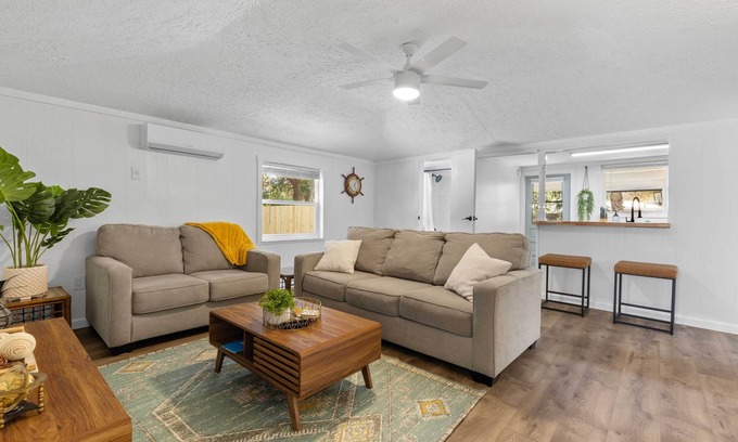 Rio Cottage | 4 Mi to Dtwn: Jensen Beach Cottage