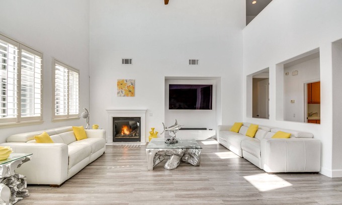 Merced House | 4 Mi to Dtwn Merced: Spacious Home w/Yard!