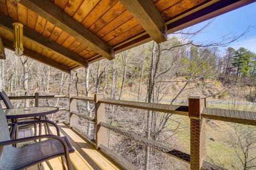 Sevierville Apartment | 4 Mi to Forbidden Caverns Mtn-View Hideaway!