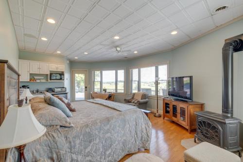 Millersburg Apartment | 4 Mi to German Village Studio with Hot Tub!
