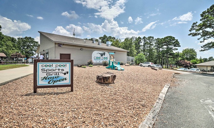 Fairfield Bay Condo | 4 Mi to Greers Ferry Lake: Condo w/Deck & Balcony