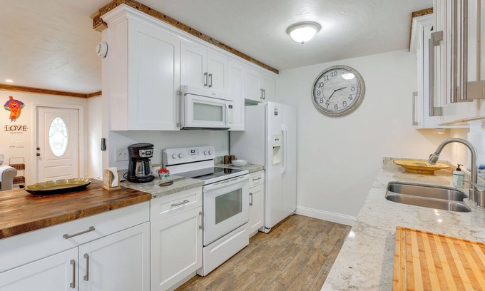 Hobe Sound House | 4 Mi to Hobe Sound Beach: Quiet Home w/Grill!