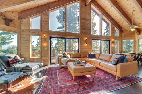 Kingswood Estates House | 4 Mi to Lake Tahoe Family Cabin with 3 Decks!
