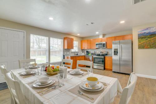 Southeast Houston House | 4 Mi to NRG Stadium Quiet Home with Fenced Yard!